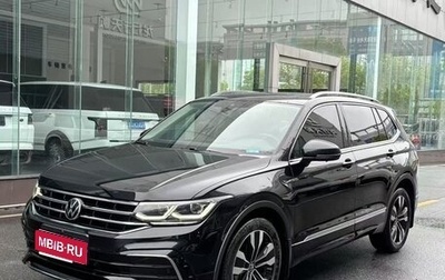 Volkswagen Tiguan II, 2022 год, 2 600 000 рублей, 1 фотография