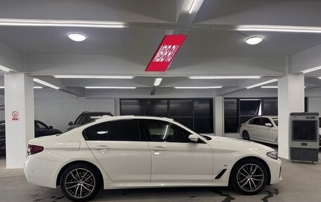 BMW 5 серия, 2021 год, 3 590 000 рублей, 3 фотография