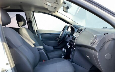 Renault Logan II, 2016 год, 860 000 рублей, 14 фотография