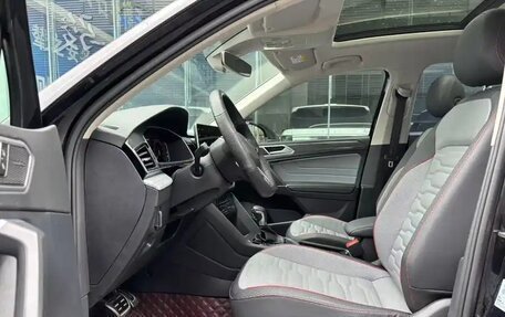 Volkswagen Tiguan II, 2022 год, 2 600 000 рублей, 5 фотография