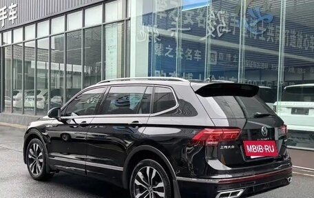 Volkswagen Tiguan II, 2022 год, 2 600 000 рублей, 4 фотография
