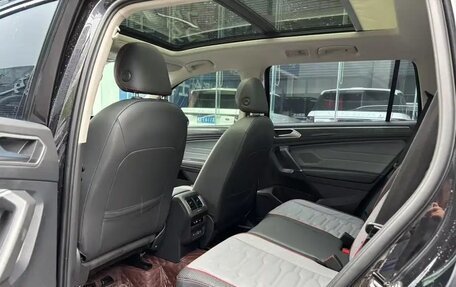 Volkswagen Tiguan II, 2022 год, 2 600 000 рублей, 11 фотография