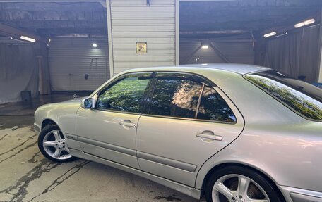 Mercedes-Benz E-Класс, 2001 год, 950 000 рублей, 4 фотография
