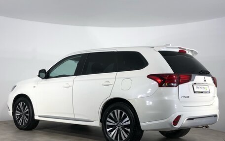 Mitsubishi Outlander III рестайлинг 3, 2022 год, 2 022 000 рублей, 8 фотография