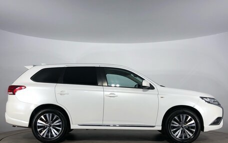 Mitsubishi Outlander III рестайлинг 3, 2022 год, 2 022 000 рублей, 5 фотография