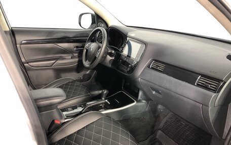 Mitsubishi Outlander III рестайлинг 3, 2022 год, 2 022 000 рублей, 14 фотография