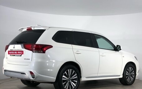 Mitsubishi Outlander III рестайлинг 3, 2022 год, 2 022 000 рублей, 6 фотография