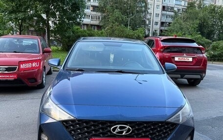 Hyundai Solaris II рестайлинг, 2021 год, 1 200 000 рублей, 2 фотография
