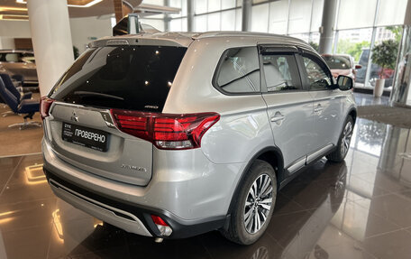 Mitsubishi Outlander III рестайлинг 3, 2019 год, 2 192 000 рублей, 5 фотография