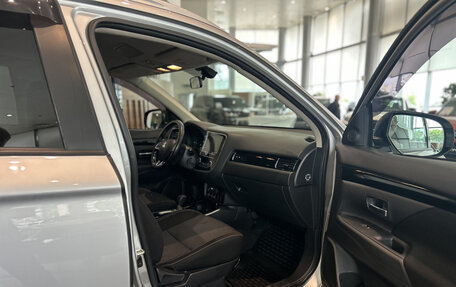 Mitsubishi Outlander III рестайлинг 3, 2019 год, 2 192 000 рублей, 11 фотография