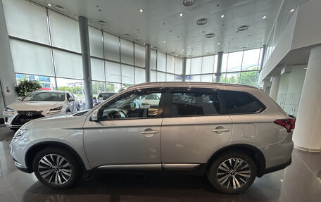 Mitsubishi Outlander III рестайлинг 3, 2019 год, 2 192 000 рублей, 8 фотография