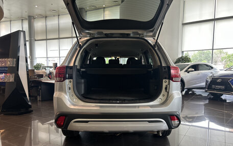 Mitsubishi Outlander III рестайлинг 3, 2019 год, 2 192 000 рублей, 10 фотография