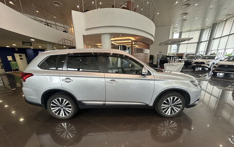 Mitsubishi Outlander III рестайлинг 3, 2019 год, 2 192 000 рублей, 4 фотография