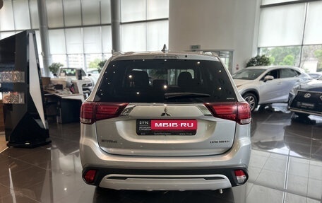 Mitsubishi Outlander III рестайлинг 3, 2019 год, 2 192 000 рублей, 6 фотография
