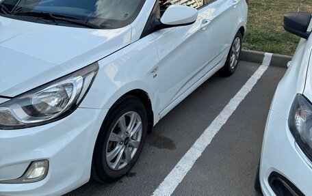 Hyundai Solaris II рестайлинг, 2011 год, 750 000 рублей, 5 фотография