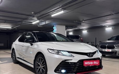 Toyota Camry, 2021 год, 3 290 000 рублей, 2 фотография