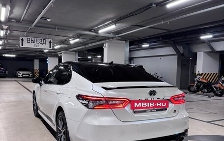 Toyota Camry, 2021 год, 3 290 000 рублей, 5 фотография