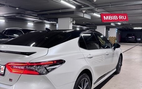 Toyota Camry, 2021 год, 3 290 000 рублей, 4 фотография