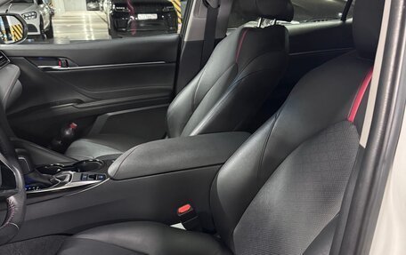 Toyota Camry, 2021 год, 3 290 000 рублей, 13 фотография