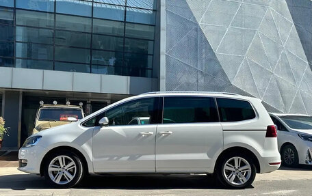 Volkswagen Sharan II, 2017 год, 2 100 666 рублей, 3 фотография
