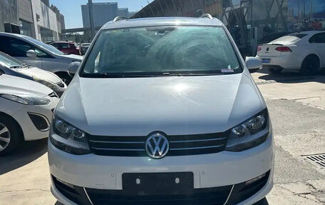 Volkswagen Sharan II, 2017 год, 2 100 666 рублей, 2 фотография