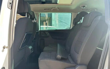 Volkswagen Sharan II, 2017 год, 2 100 666 рублей, 13 фотография
