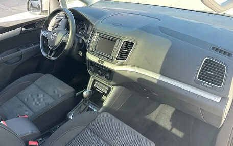 Volkswagen Sharan II, 2017 год, 2 100 666 рублей, 8 фотография