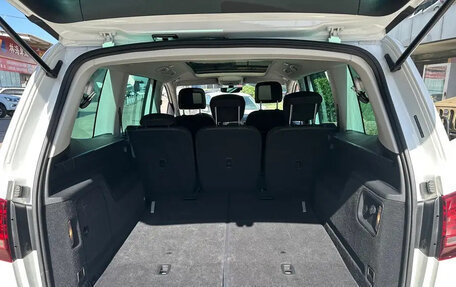 Volkswagen Sharan II, 2017 год, 2 100 666 рублей, 14 фотография