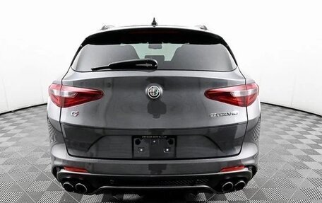 Alfa Romeo Stelvio, 2022 год, 5 900 000 рублей, 6 фотография