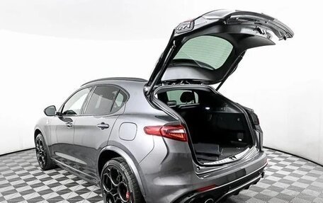Alfa Romeo Stelvio, 2022 год, 5 900 000 рублей, 7 фотография