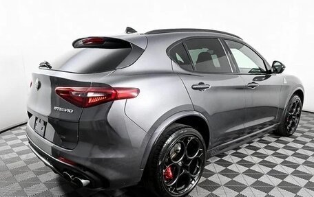 Alfa Romeo Stelvio, 2022 год, 5 900 000 рублей, 4 фотография