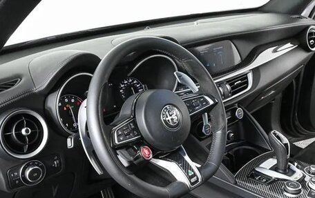 Alfa Romeo Stelvio, 2022 год, 5 900 000 рублей, 11 фотография