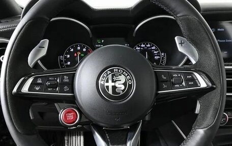 Alfa Romeo Stelvio, 2022 год, 5 900 000 рублей, 13 фотография