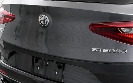 Alfa Romeo Stelvio, 2022 год, 5 900 000 рублей, 21 фотография