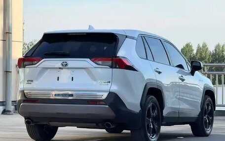 Toyota RAV4, 2022 год, 2 790 000 рублей, 3 фотография
