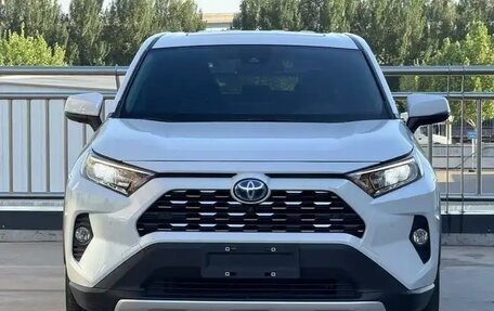 Toyota RAV4, 2022 год, 2 790 000 рублей, 5 фотография