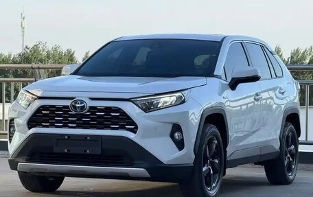 Toyota RAV4, 2022 год, 2 790 000 рублей, 2 фотография