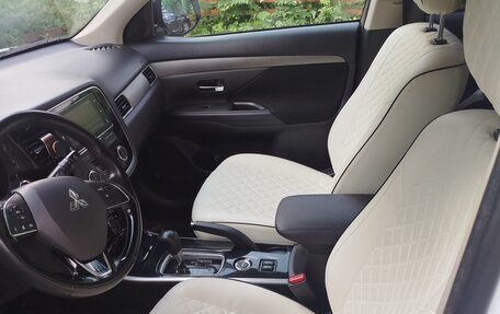 Mitsubishi Outlander III рестайлинг 3, 2018 год, 1 850 000 рублей, 4 фотография