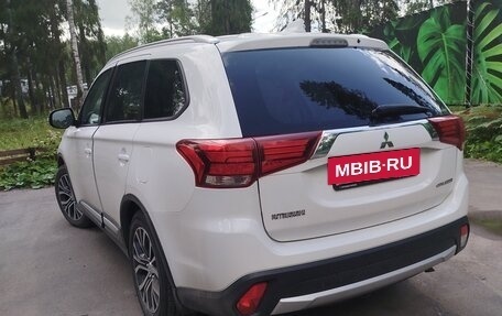 Mitsubishi Outlander III рестайлинг 3, 2018 год, 1 850 000 рублей, 2 фотография