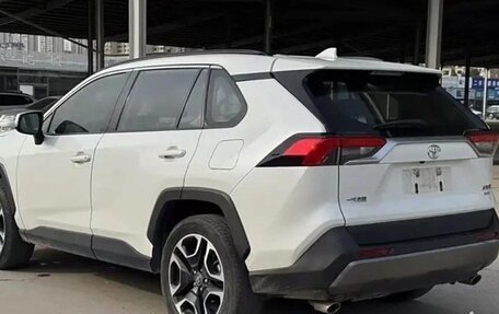 Toyota RAV4, 2022 год, 2 370 000 рублей, 3 фотография