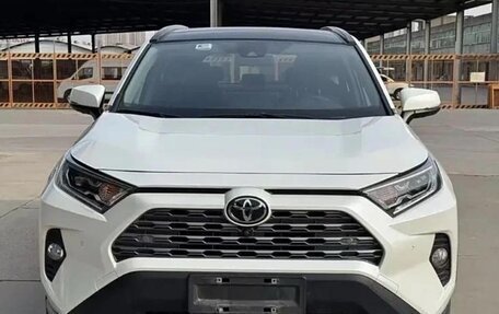 Toyota RAV4, 2022 год, 2 370 000 рублей, 5 фотография