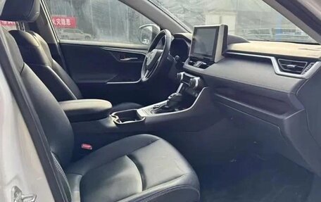Toyota RAV4, 2022 год, 2 370 000 рублей, 7 фотография