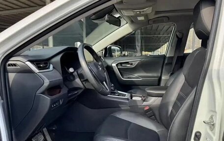 Toyota RAV4, 2022 год, 2 370 000 рублей, 9 фотография