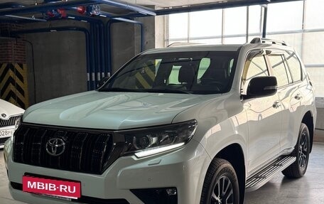 Toyota Land Cruiser Prado 150 рестайлинг 2, 2021 год, 7 299 000 рублей, 8 фотография