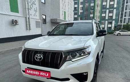 Toyota Land Cruiser Prado 150 рестайлинг 2, 2021 год, 7 299 000 рублей, 29 фотография