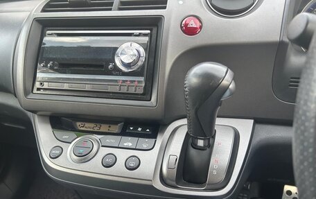 Honda Stream II, 2007 год, 1 600 000 рублей, 13 фотография