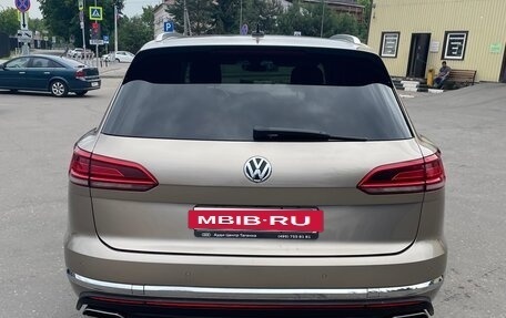 Volkswagen Touareg III, 2018 год, 3 200 000 рублей, 4 фотография
