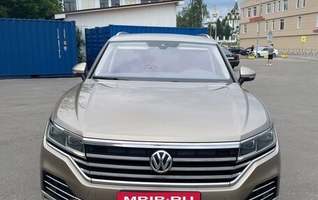Volkswagen Touareg III, 2018 год, 3 200 000 рублей, 2 фотография