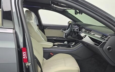Audi A8, 2022 год, 6 070 000 рублей, 14 фотография