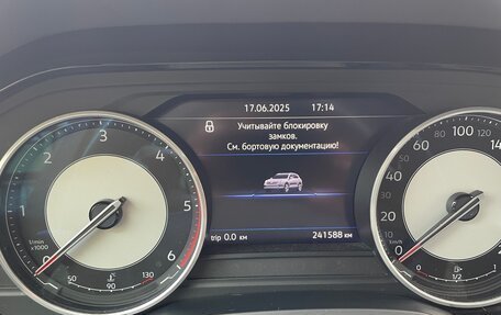 Volkswagen Touareg III, 2018 год, 3 200 000 рублей, 11 фотография